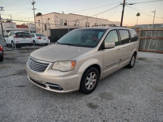 2013 CHRYSLER TOWN AND COUNTRY MINIVAN