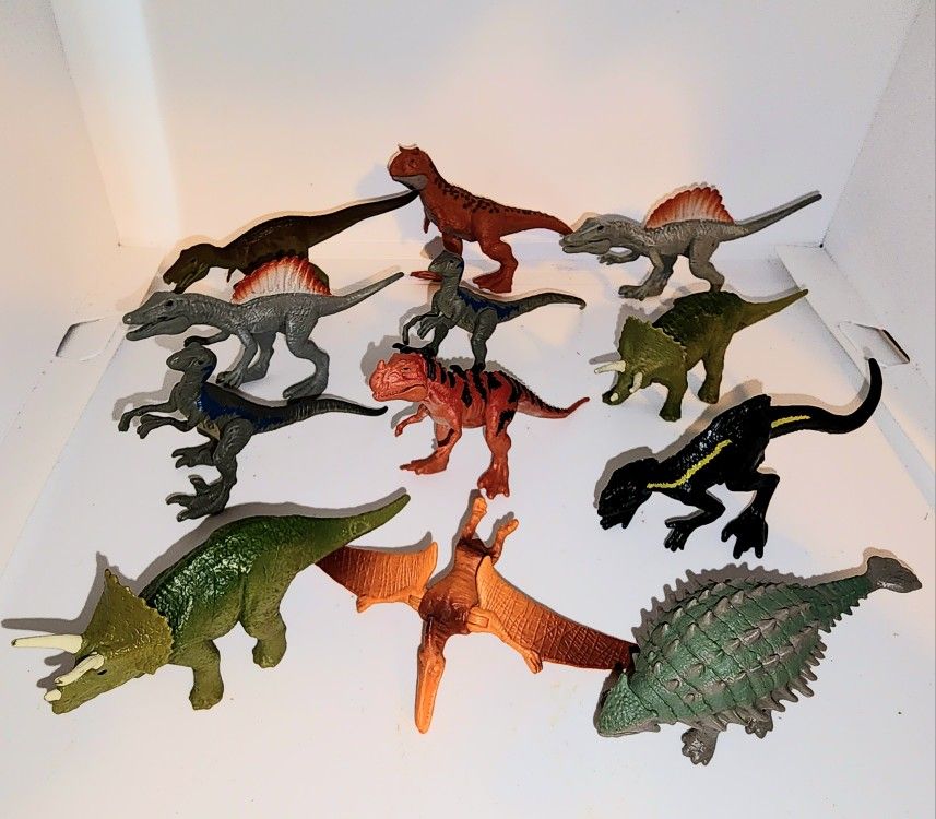 lot of 12 Jurassic World mini figure dinosaurs 