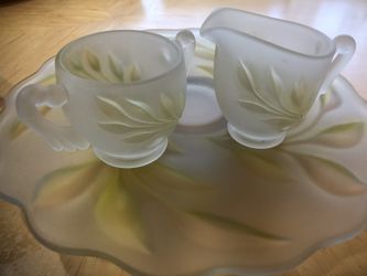 Cake platter with sugar bowl and creamer