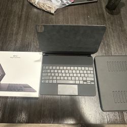 Apple Magic Keyboard 12.9 Black Plus Zulu Case 
