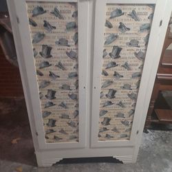 Wood decorated wardrobe