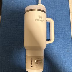 New Stanley Adventure Quencher H2.0 Tumb Frost 40oz Tumbler with Handle NWT