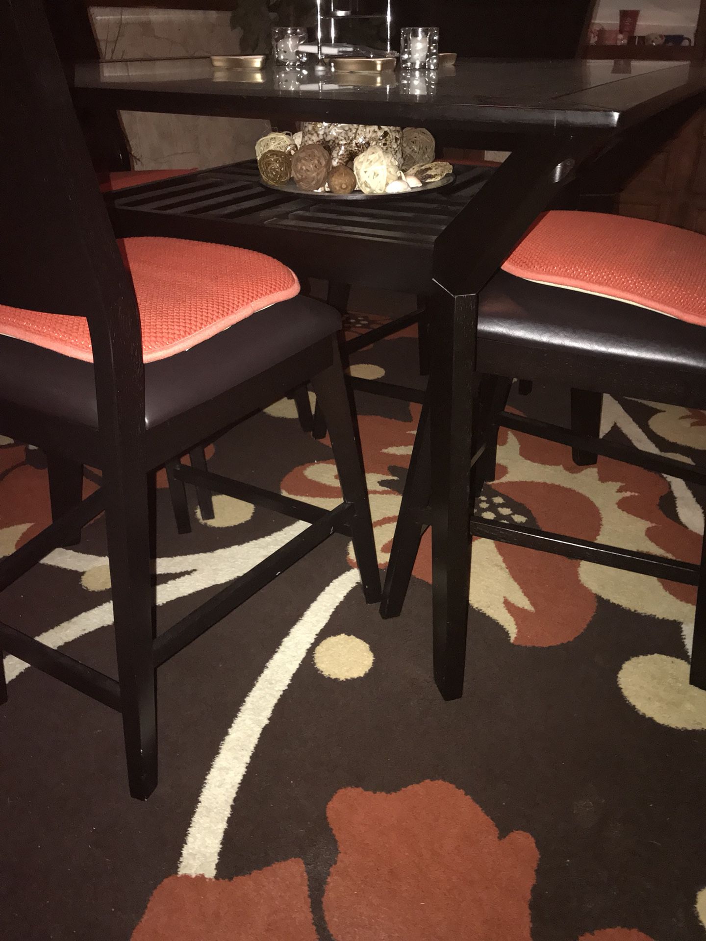 Glass top dining room table w/ 4 chairs