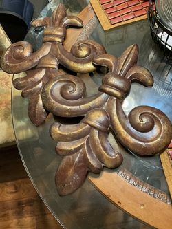 Two decorative bronze  wall pieces(used)