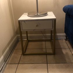  2 Marble End Tables $50 2 Beautiful Shandalear Lamps $75 