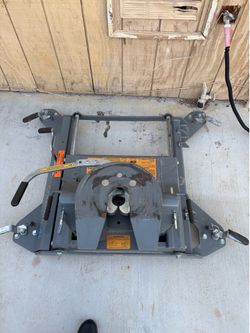 B & W Companion 5th Wheel Hitch for a Dodge Ram Puck System