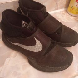 Black Nike Drammond Green Size 10