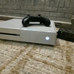Xbox One w/ Controller & Games