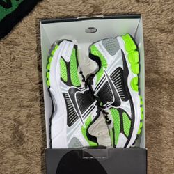 Nike Size 6.5 Men Brand New 