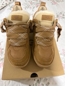 UGG Women's Lowmel size 8 chestnut