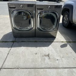 Nice LG Washer/Dryer (Electric Dryer + Stackable)