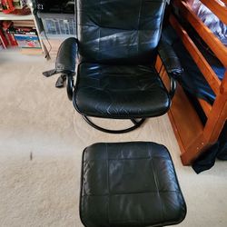 FREE: Recliner Chair (Leather)