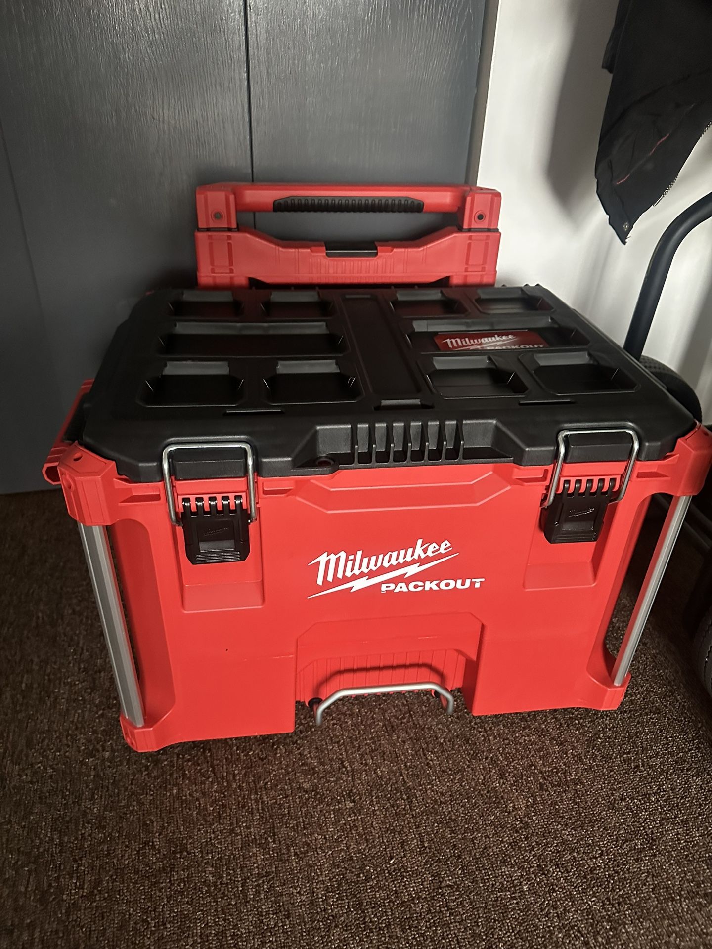 Milwaukee PACKOUT 22 in. Rolling Modular Tool Box Low Profile Handle