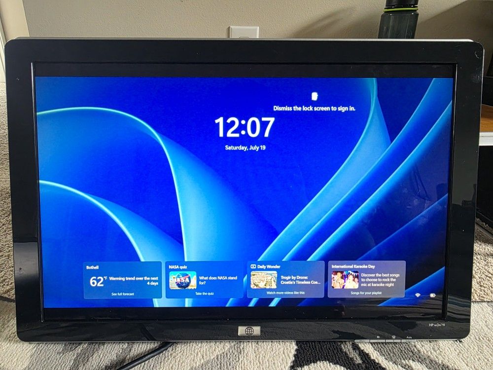 HP W2408 Vivid Color 24-inch Widescreen Flat LCD Monitor - Working Condition