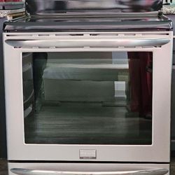 Like new! FRIGIDAIRE stainless steel 30" stove in excellent condition, 220 volts, 5 elements, works perfectly, you can come and see it connected and w