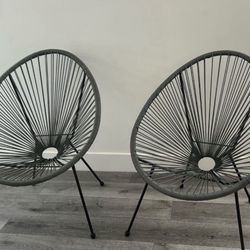 Beautiful Contemporary Set- Like New!