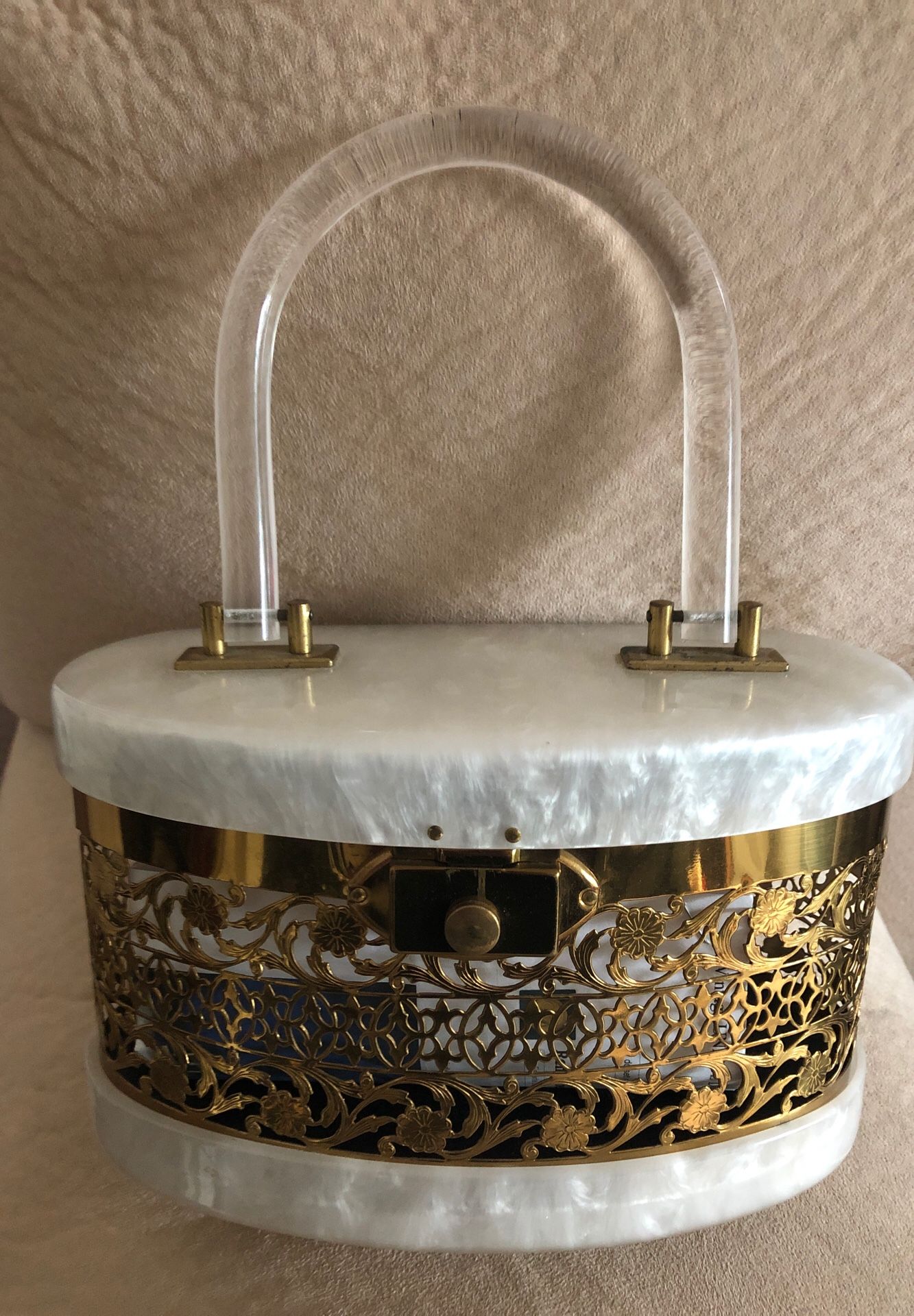 Vintage UNIQUE Dorest-Rex gold floral metal Filigree Purse