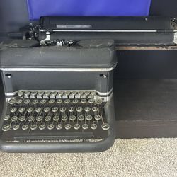 Old Typewriter 