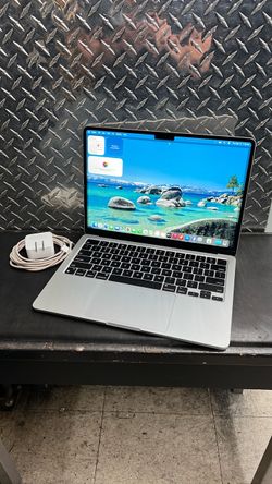 Apple MacBook Air M2 A2681 13” Laptop Computer