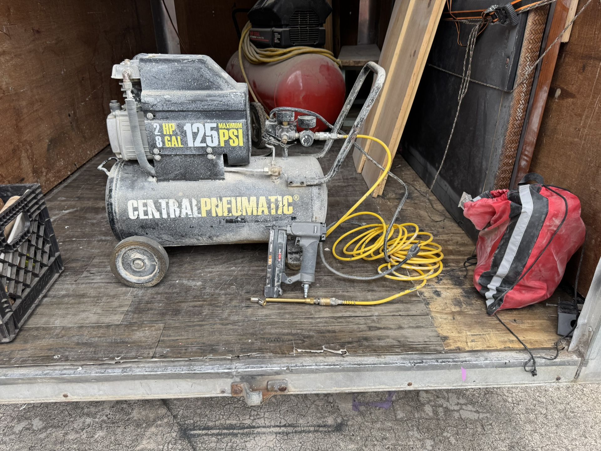 Central Pneumatics HP 8 Gallon 125 PSI Oil Lube Air Compressor