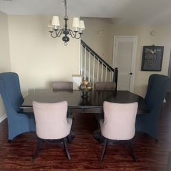 Extendable Dining Table w/Chairs 