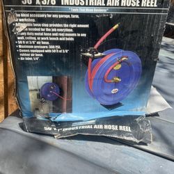 Wall mount air hose