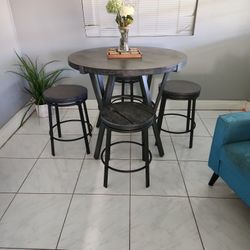 Bar Top Table With 4 Bar Stools