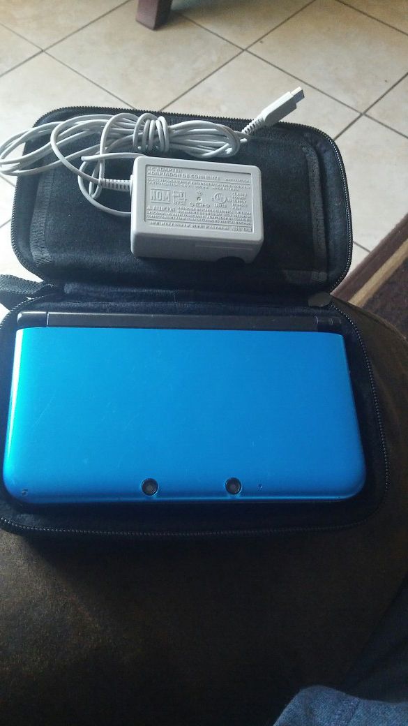 nintendo 3dsxl with games and case