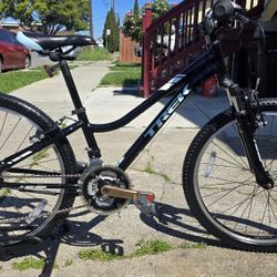 Trek Precaliber 24"Tires 
Excellent Condition Ready to Ride 