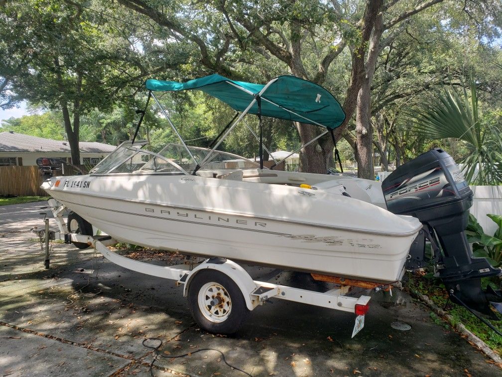 Boat Bayliner Year 1998.  120hp Mercury 