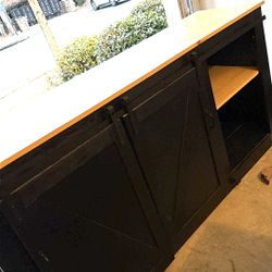 Beautiful and Solid Dresser And Nightstands 