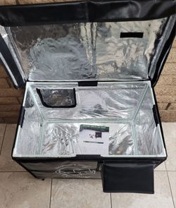 Outdoor Weatherproof Cat House / Shelter