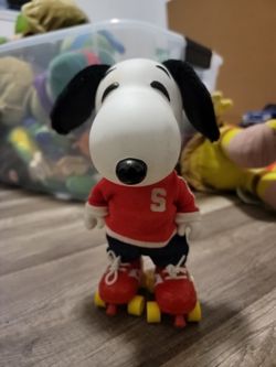 Vintage Peanuts Snoop Roller Skater