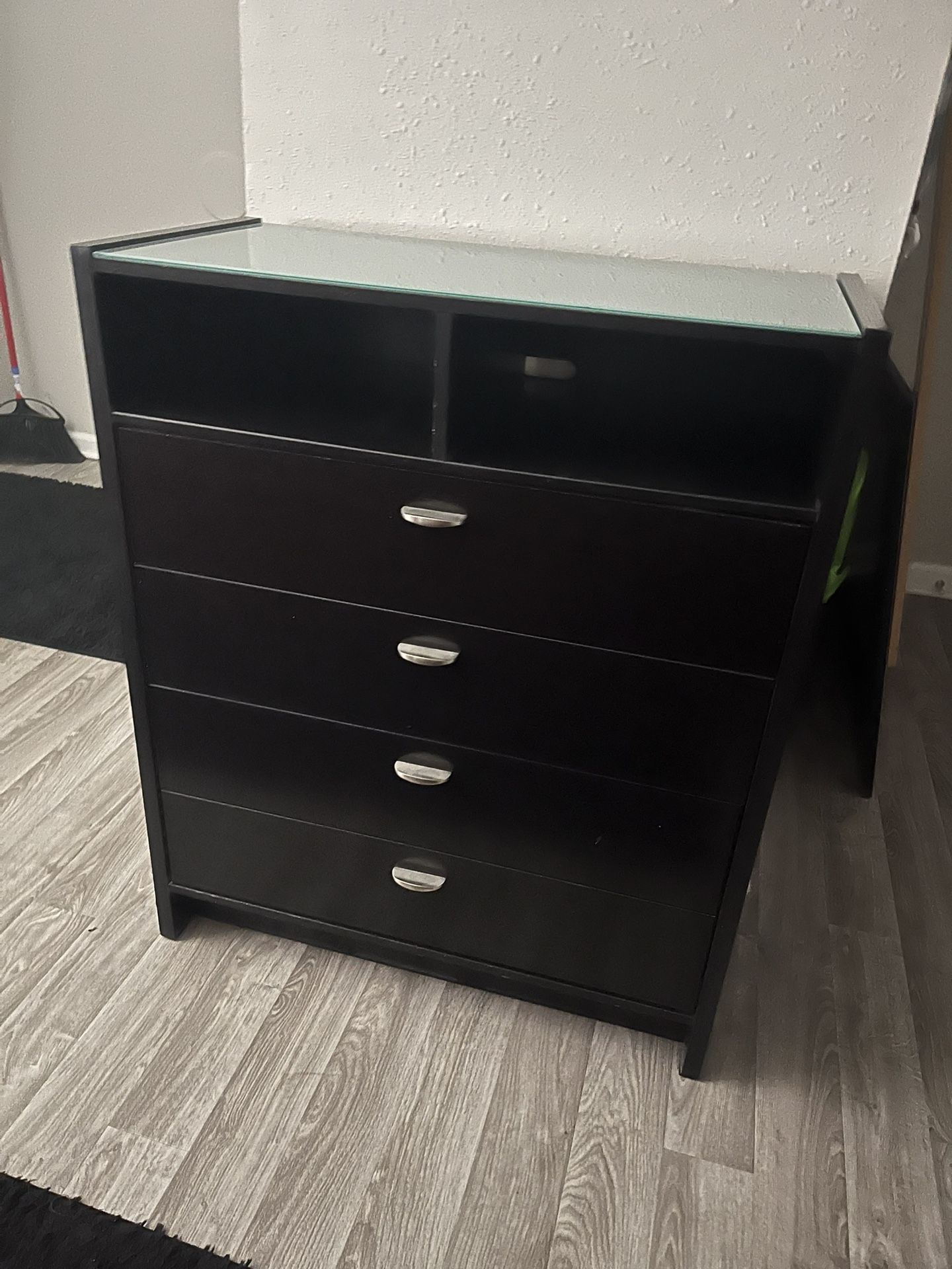 Dresser, Mirror, 2 Nightstands And Media Chest