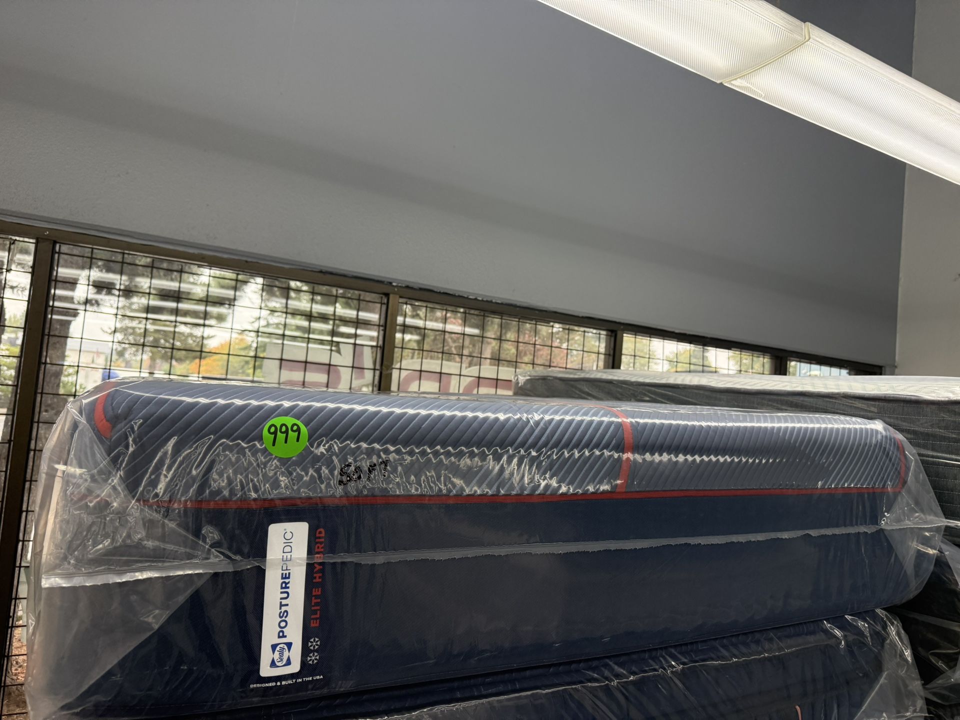 QUEEN SIZE SEALY POSTUREPEDIC ELITE HYBRID “SOFT” MATTRESS & BOX SPRING BED SET