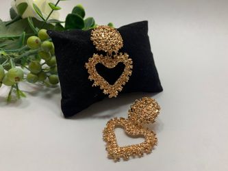 EmbossedMetal Heart Stud Earrings For Women, Gold Color