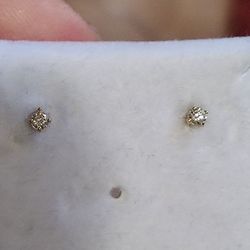 10k Yellow Gold Stud Earrings With CZs