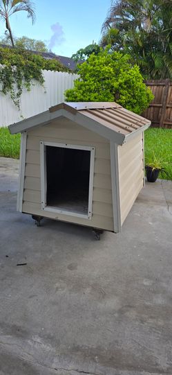 Large Dog House  🏠