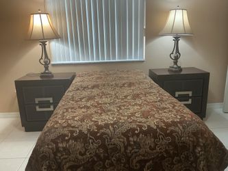 🛏️ Modern Bedroom Set + FREE Lamps & Mirror (Must Go!) - $250 OBO