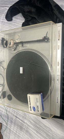 Hitachi turntable