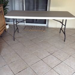 6 Ft Folding Table 