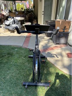 Stationary exercise bike