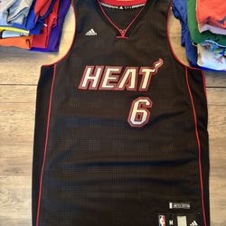 LeBron James Jerseys Size Men’s Medium 