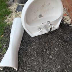 Like New Bathroom Pedestal Sink 