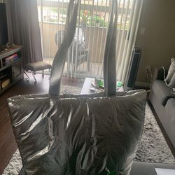 NWT Clinique Green & Sliver Metallic Puffy Nylon 15” Thick Padded Puffy Bag