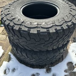 37x12.5R17Lt x2 Used