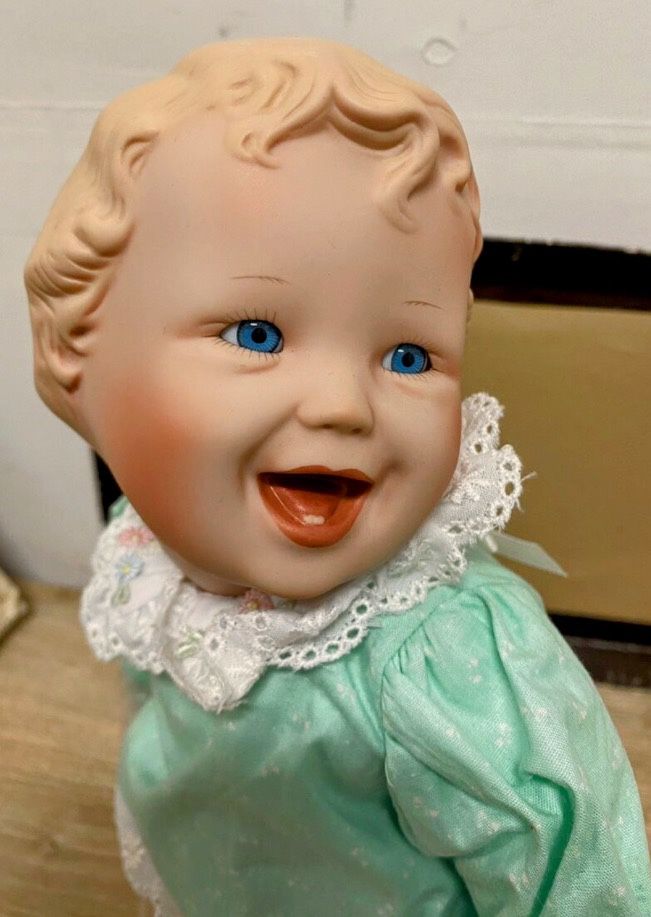 👶🏻 Authentic “Jessica" Porcelain Kneeling Doll by Yolanda Bello for the Ashton-Drake Galleries.(NEW) Collectors