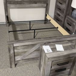 OM• $38 Initial • Brand New//Wynnlow 4 Piece Bedroom Set 