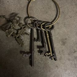Set Of 5 Skeleton Keys Vintage And Stand 