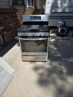 Five burner and grill gas stove